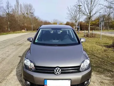 Usata VW Golf VI Trendline 105 CV (77 kW) 2010 Argento Utilitaria