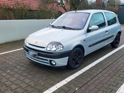 Gebraucht Renault Clio II 75 PS (55 kW) 2001 Silber Kleinwagen