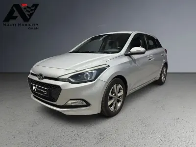 Gebraucht Hyundai i20 Intro Edition 84 PS (61 kW) 2015 Silber Limousine