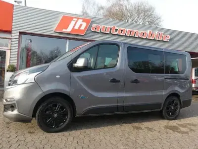 Begagnad Fiat Talento Family 146 HK (107 kW) 2018 Grå Minibuss
