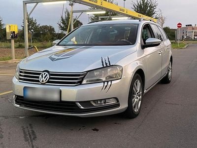 Gebraucht VW Passat 140 PS (102 kW) 2011 Grau Kombi