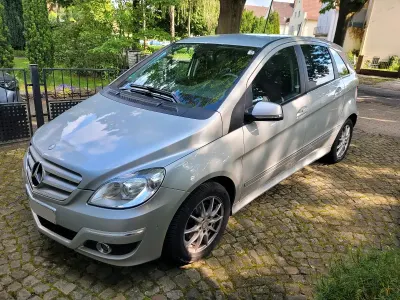 Gebraucht Mercedes B180 109 PS (80 kW) 2009 Silber Van / Kleinbus