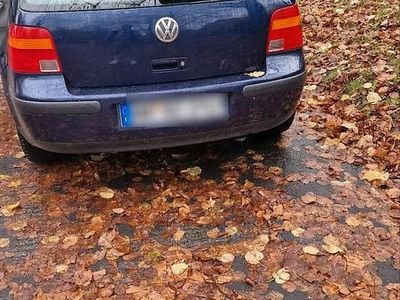 Blau Gebraucht 2002 VW Golf Limousine | 2.500 € (Fairer Preis)