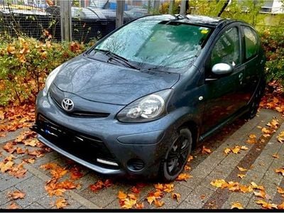 Gebraucht Toyota Aygo 69 PS (50 kW) 2013 Grau Kleinwagen