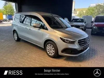 Gebraucht Mercedes T180 Progressive 131 PS (96 kW) 2025 Silber Van / Kleinbus