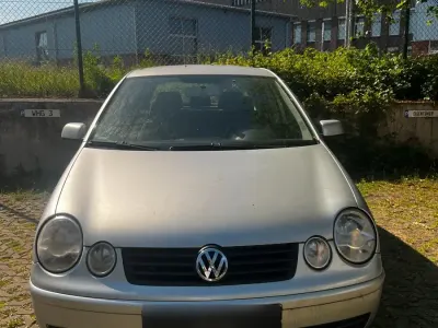 Gebraucht VW Polo Basis 75 PS (55 kW) 2005 Silber Kleinwagen