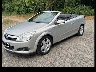 Usata Opel Astra Cabriolet 140 CV (102 kW) 2007 Argento Cabrio