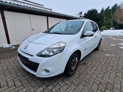 Weiß Gebraucht 2010 Renault Clio III Kleinwagen | 2.750 € (Etwas zu teuer)
