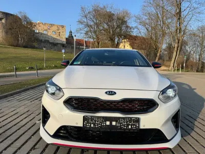 Gebraucht Kia ProCeed GT 204 PS (150 kW) 2019 (hw2) deluxeweiss met. Kombi
