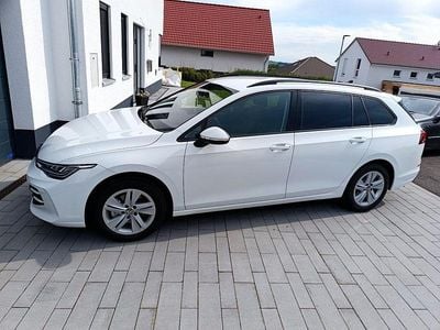 Weiß Gebraucht 2024 VW Golf VIII Life Kombi | 22.990 € (Guter Preis)