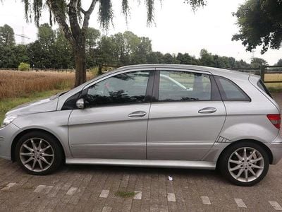 Mercedes B200