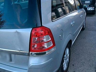 Second-hand Opel Zafira 140 CP (102 kW) 2008 Argintiu Monovolum