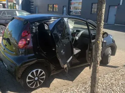 Usata Peugeot 107 Filou 68 CV (50 kW) 2010 Nero Utilitaria