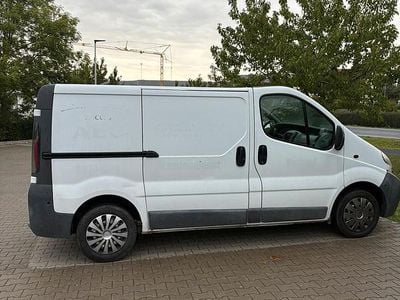 Weiß Gebraucht 2005 Opel Vivaro Van / Kleinbus | 2.500 €