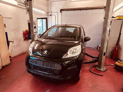 Usata Peugeot 107 68 CV (50 kW) 2013 Nero Utilitaria