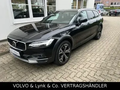 Gebraucht Volvo V90 CC Plus 197 PS (144 kW) 2024 Onyx black metallic (metallic) Kombi