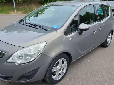 Usata Opel Astra Active 120 CV (88 kW) 2013 Oro Station wagon