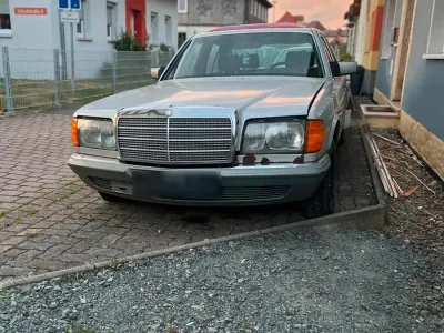 Gebraucht Mercedes 280 185 PS (136 kW) 1979 Silber Limousine