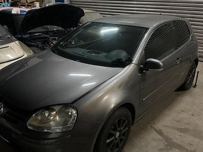 Grau Gebraucht 2006 VW Golf V Kleinwagen | 1.550 € (Guter Preis)