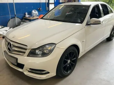 Gebraucht Mercedes C180 Avantgarde 156 PS (114 kW) 2012 Weiß Limousine