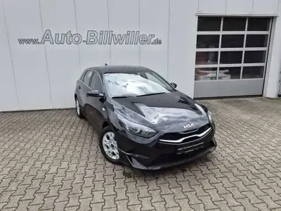 Gebraucht Kia Ceed Comfort 140 PS (102 kW) 2024 Zilinaschwarz metallic Kleinwagen