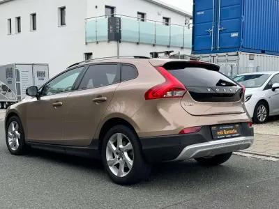 Gebraucht Volvo V40 CC You! 120 PS (88 kW) 2015 Braun Kombi