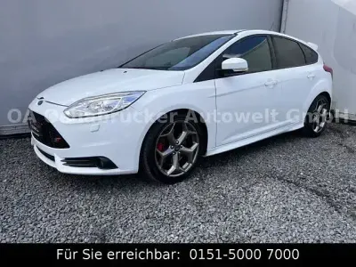 Używany Ford Focus ST 250 KM (183 kW) 2013 Biały Sedan/Limuzyna