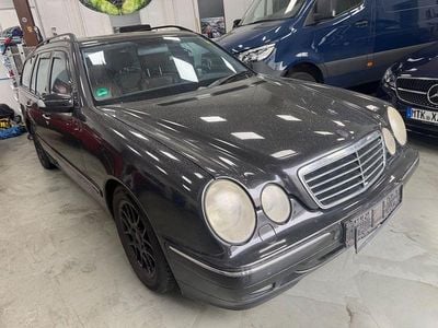Second-hand Mercedes E320 Avantgarde 197 CP (144 kW) 2001 Negru Berlinǎ