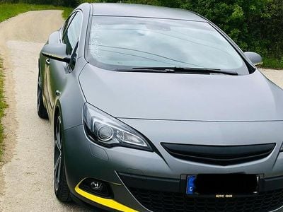 Schwarz Gebraucht 2015 Opel Astra GTC S Coupé | 10.900 €