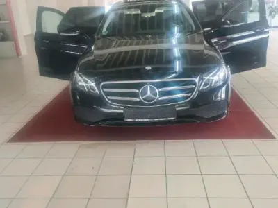 Gebraucht Mercedes E220 194 PS (142 kW) 2016 Schwarz Kombi