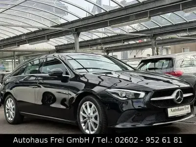 Gebraucht Mercedes CLA180 Shooting Brake 136 PS (100 kW) 2020 Schwarz Kombi
