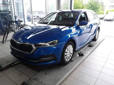 Gebraucht Skoda Octavia Style 150 PS (110 kW) 2023 Raceblau metallic Kombi