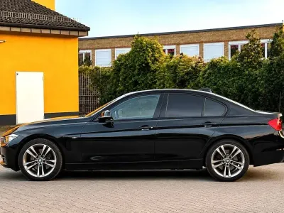 Gebraucht BMW 330 Sport Line 258 PS (189 kW) 2014 Schwarz Limousine