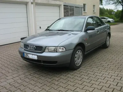 Brugt Audi A4 101 HK (74 kW) 1995 Sølv Sedan