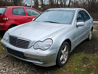 Silber Gebraucht 2000 Mercedes C240 Avantgarde Limousine | 790 €