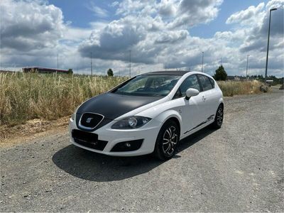 gebraucht Seat Leon 1.4 Tsi sport 125ps weiß, teilvolliert schwarz