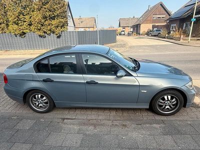 Gebraucht BMW 318 129 PS (94 kW) 2005 Silber Limousine
