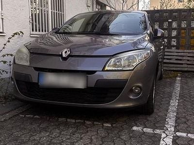 Gebraucht Renault Mégane Dynamique 106 PS (77 kW) 2010 Silber Limousine
