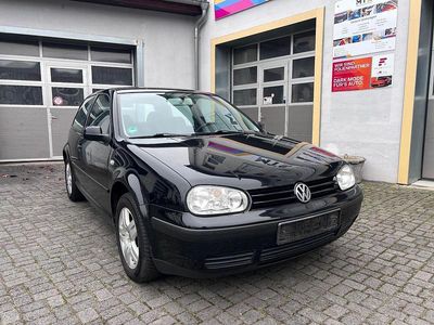 Schwarz Gebraucht 2001 VW Golf IV Comfortline Kombi | 799 € (Etwas zu teuer)