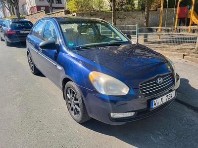 Usado Hyundai Accent 110 HP (80 kW) 2009 Azul Sedan