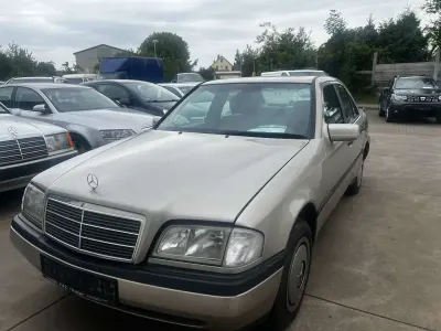 Gebraucht Mercedes C180 Classic 122 PS (89 kW) 1996 Braun Limousine