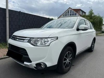 Begagnad Mitsubishi Outlander 150 HK (110 kW) 2015 Vit SUV