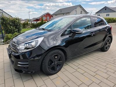Gebraucht Kia Rio Spirit 90 PS (66 kW) 2015 Schwarz Kleinwagen
