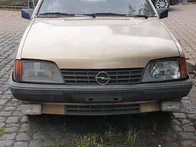 Brugt Opel Rekord 101 HK (74 kW) 1983 Beige Sedan