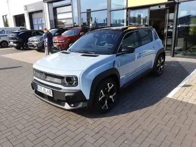Gebraucht Renault 4 E-Tech Komfort 77 kW (106 PS) 2025 Blau SUV