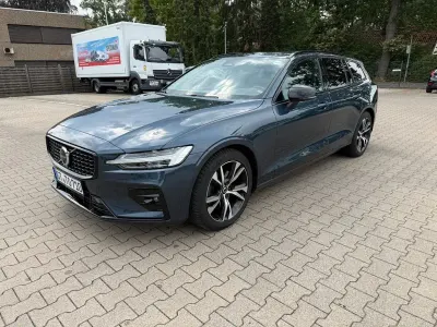 Gebraucht Volvo V60 Plus 197 PS (144 kW) 2024 Blau Kombi
