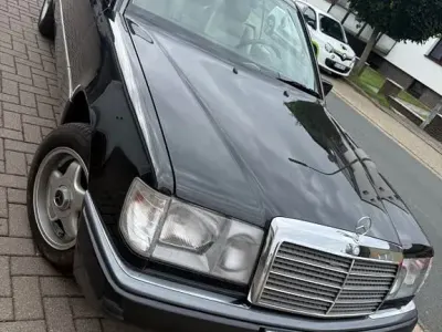 Gebraucht Mercedes 300 179 PS (131 kW) 1991 Schwarz Coupé