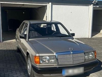 Brugt Mercedes 190 109 HK (80 kW) 1992 Guld Sedan