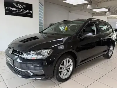 Gebraucht VW Golf VII Comfortline 116 PS (85 kW) 2018 Deep black (metallic) Kombi