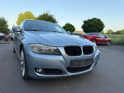 Gebraucht BMW 320 177 PS (130 kW) 2010 Blau Kombi